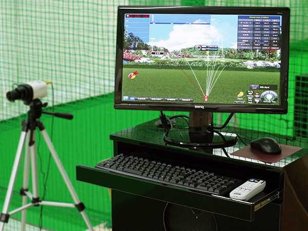 最新式のゴルフシミュレーター導入 打球の方向や距離が計測できます！